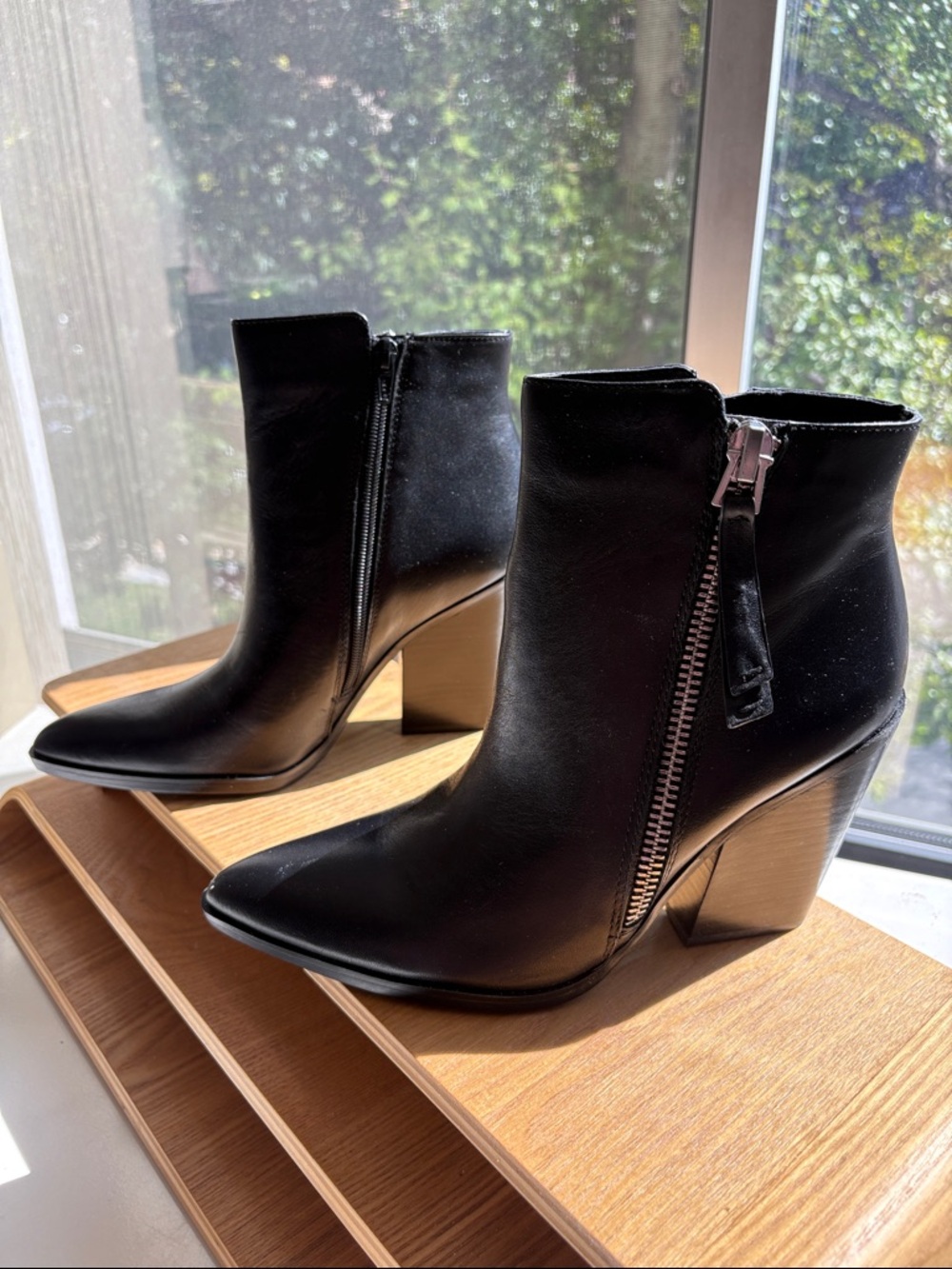 Naturalizer Black Pointed Ankle Boots with Side Zip